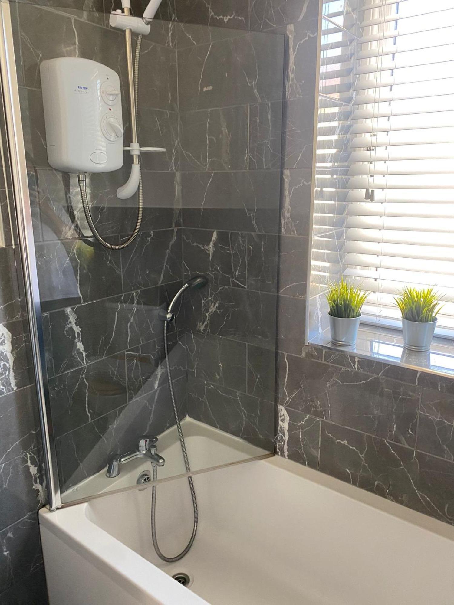 Spacious 2 Bedroom Apartment Liverpool Esterno foto