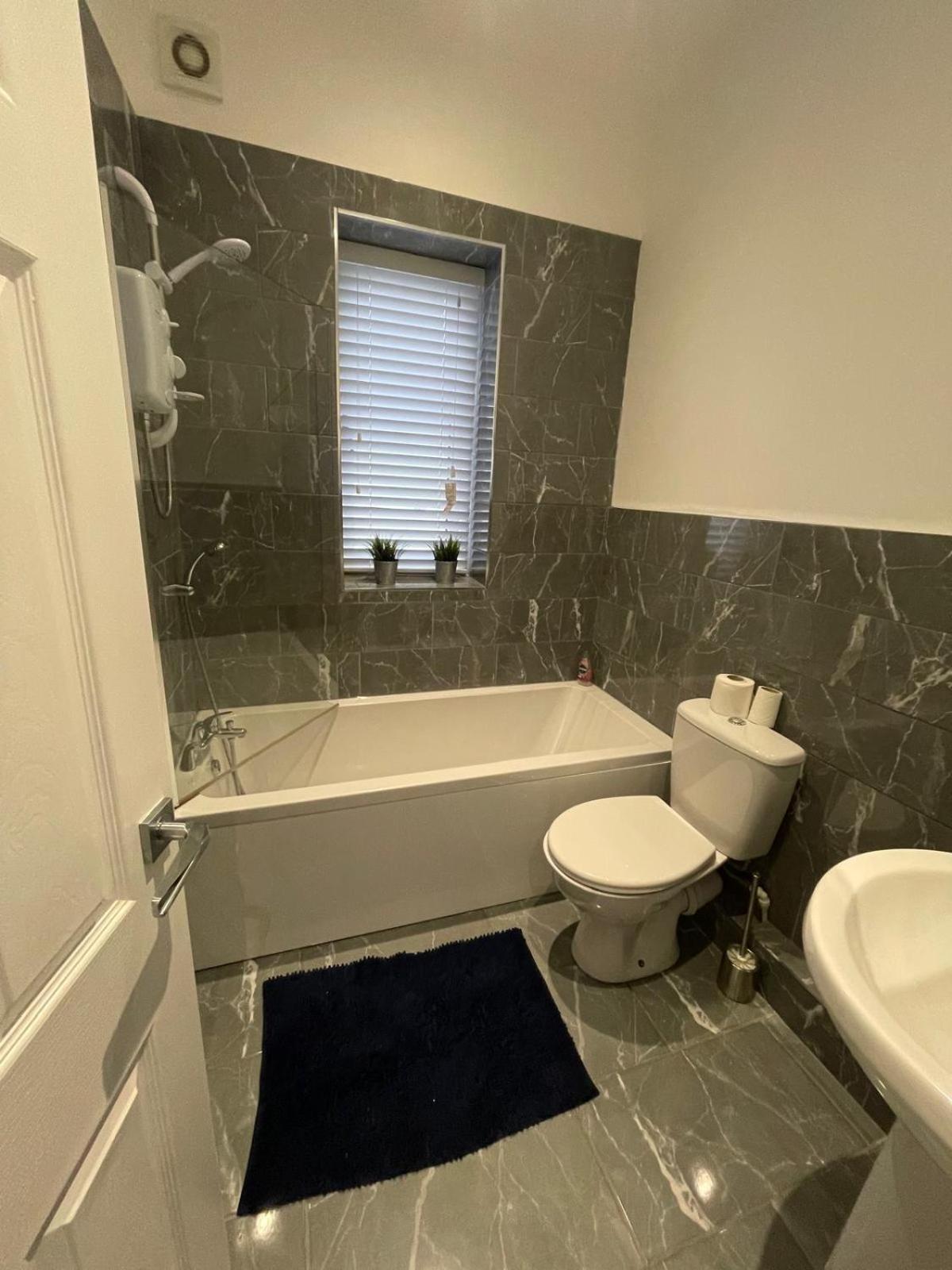 Spacious 2 Bedroom Apartment Liverpool Esterno foto