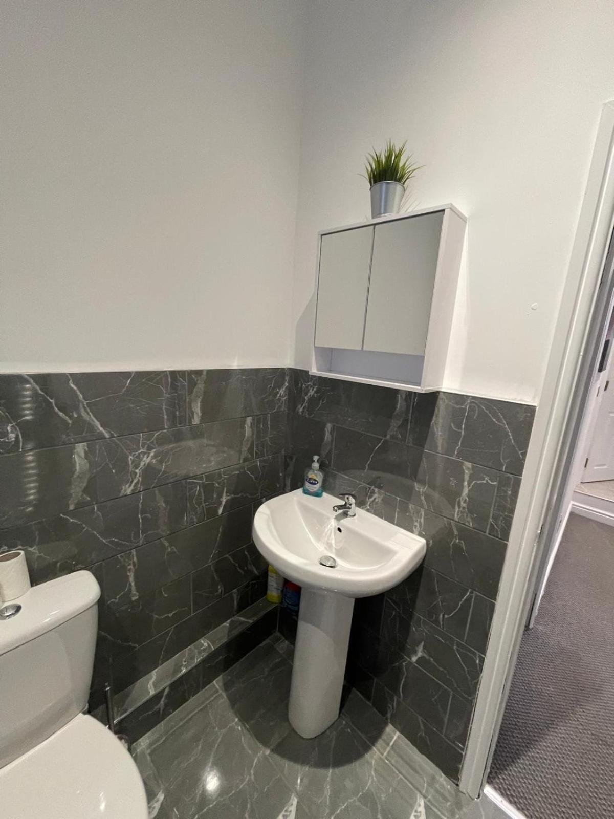 Spacious 2 Bedroom Apartment Liverpool Esterno foto